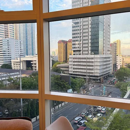 Bright Corner 1Br Suite With City Views At Twin Oaks Place