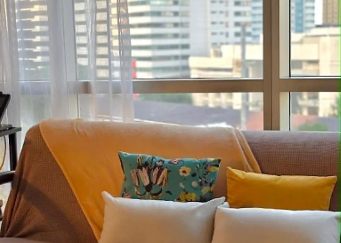 Apartahotel Bright Corner 1br With Views At Twin Oaks Place