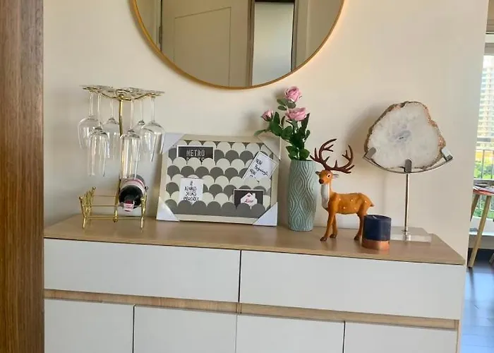 Apartahotel Bright Corner 1br With Views At Twin Oaks Place Manila