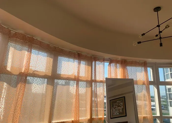 Apartahotel Bright Corner 1br With Views At Twin Oaks Place Manila
