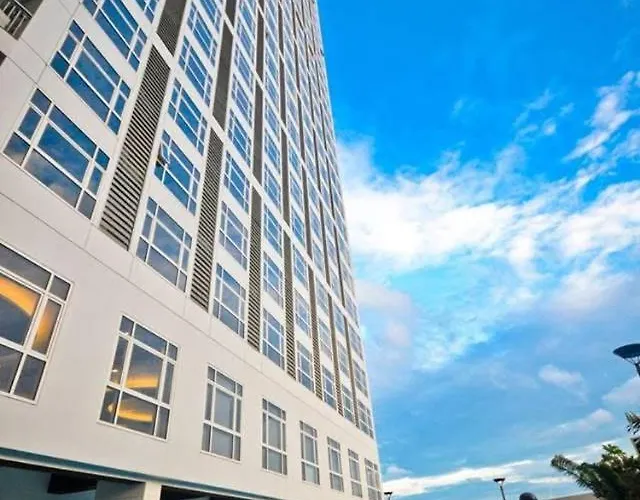 Bright Corner 1br With Views At Twin Oaks Place Apartahotel 4*