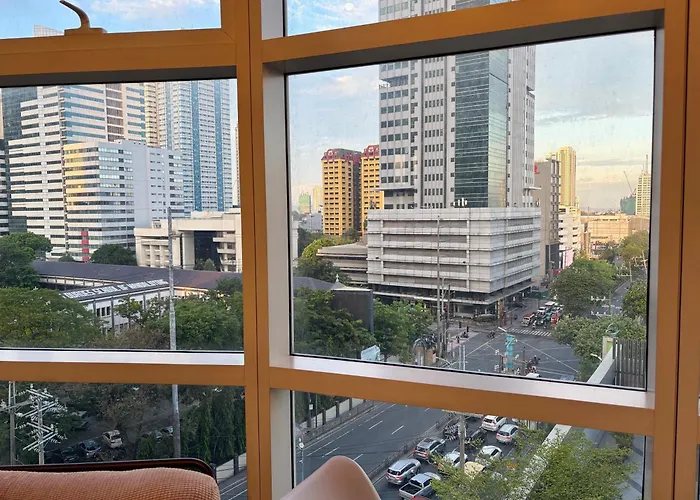 Bright Corner 1br With Views At Twin Oaks Place 4* Manila